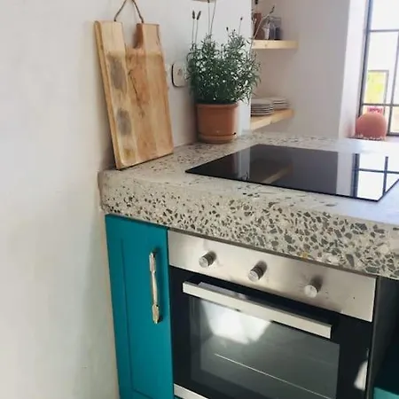 Appartement Cozy: An Eccentric Abode W/ Sea View In ❂ Istérnia
