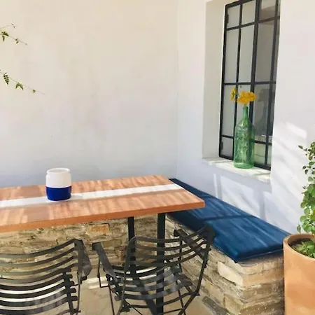 Daire Cozy: An Eccentric Abode W/ Sea View In ❂ Istérnia
